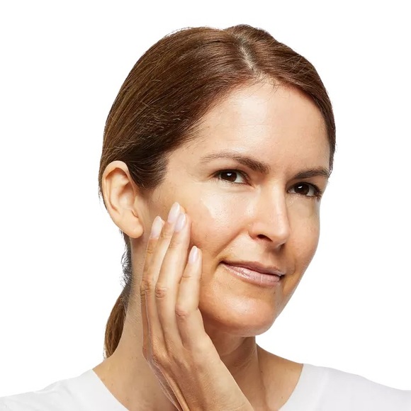 No7
Laboratories Resurfacing Peel 15% Glycolic Acid - Picture 5 of 9